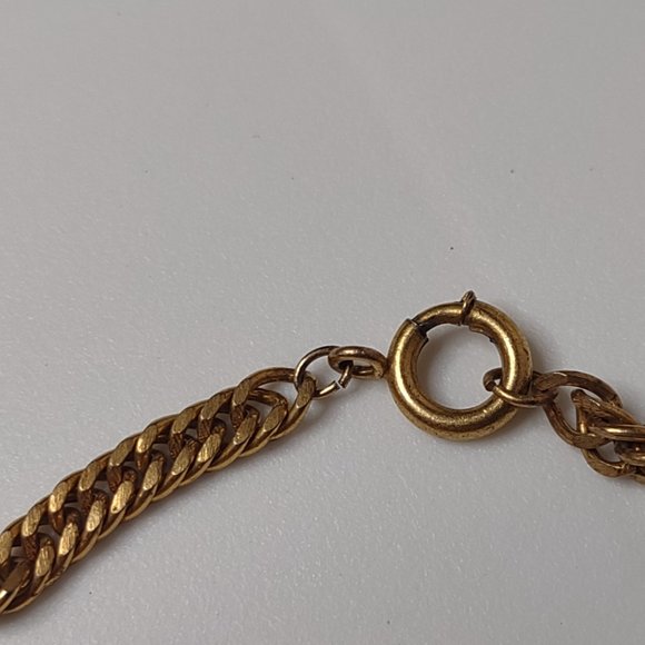 Cute Little Metal And Glass Elephant Charm Bracelet - Picture 4 of 9